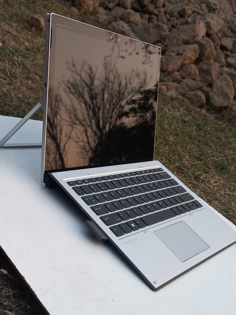hp elite x2 1013 G3 | Core i7 8th gen | 16gb ram | 4k Touch | Laptop 4