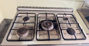 Cooking range with oven