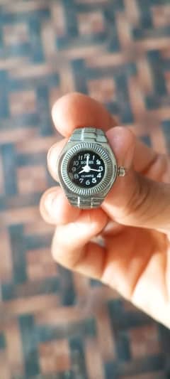good condition finger watch urgent for sale {number} 0303-8931100