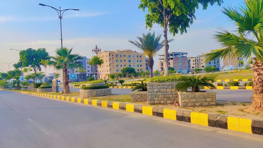 F. 17 MPCHS SIZE 50*90 PLOT FOR SALE ON MINIUMUM PRICE GOOD LOCATION FIRST COME FIRST AVAIL 18