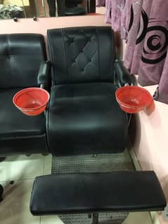 Mani padi chair