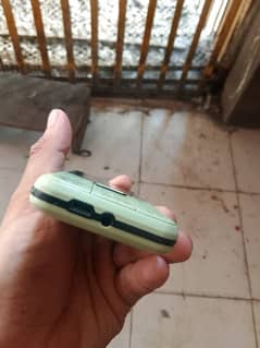 me mobile Price 2500