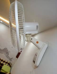bracket fan