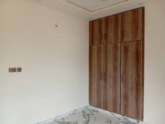 10 MARLA NEW HOUSE AVAILABLE FOR RENT