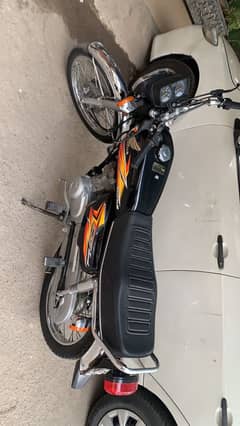 One hand used bike for other safe hands