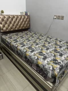 High quality single bed with secret storing space.