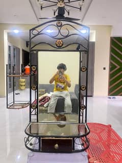 dressing table available in excellent condition