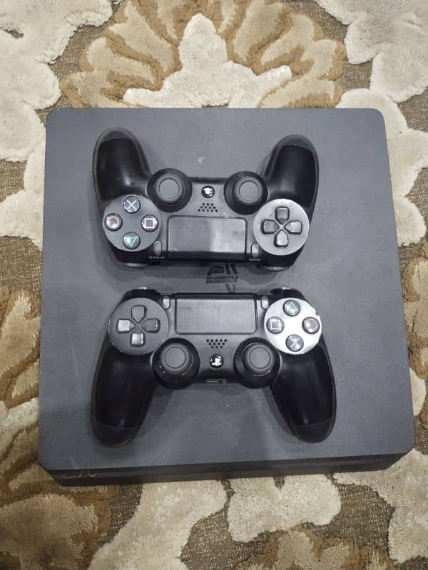 ps4 used with original controller and one controller extra with games 0