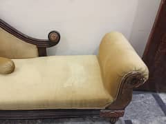 urgent sale dewan sofa