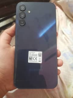 samsung a15 5g pta box sath hai bas screen pr 2scratch hai baki all ok