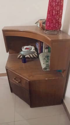 corner table