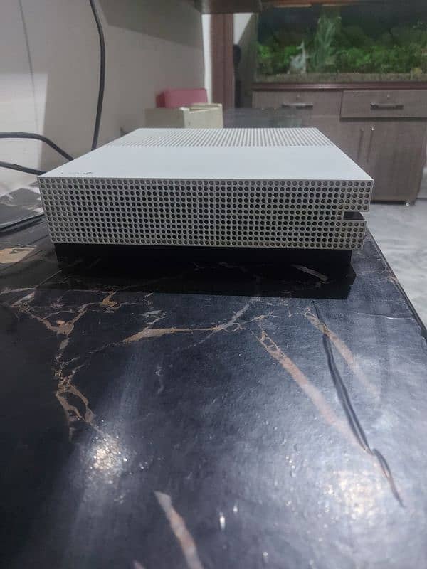 Xbox One S 4