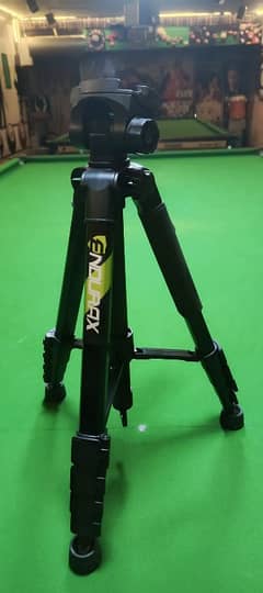 CAMERA TRYPOD AND STAND