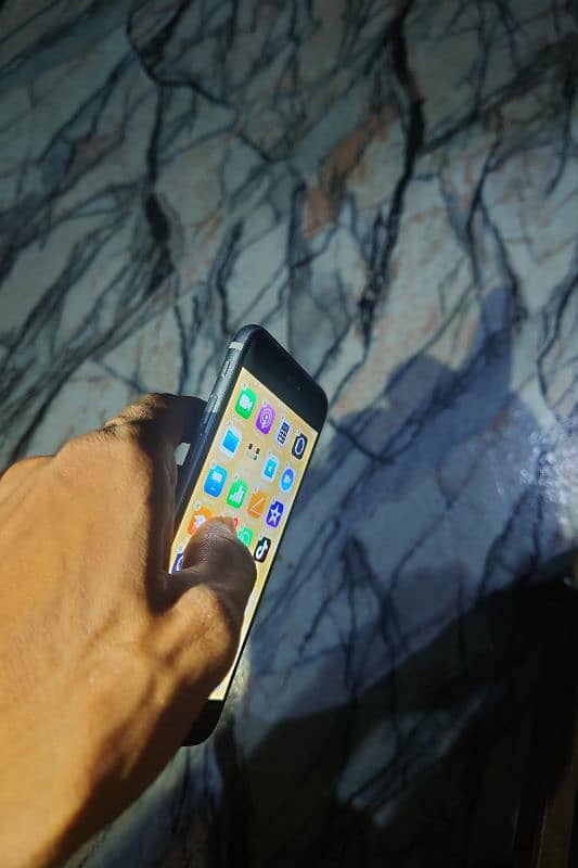 iphone 6 10/10 condition bypass 32gb varient 9