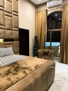 2 BED LUXURY FURNISHED FOR RANT IN GULBERG GREEN