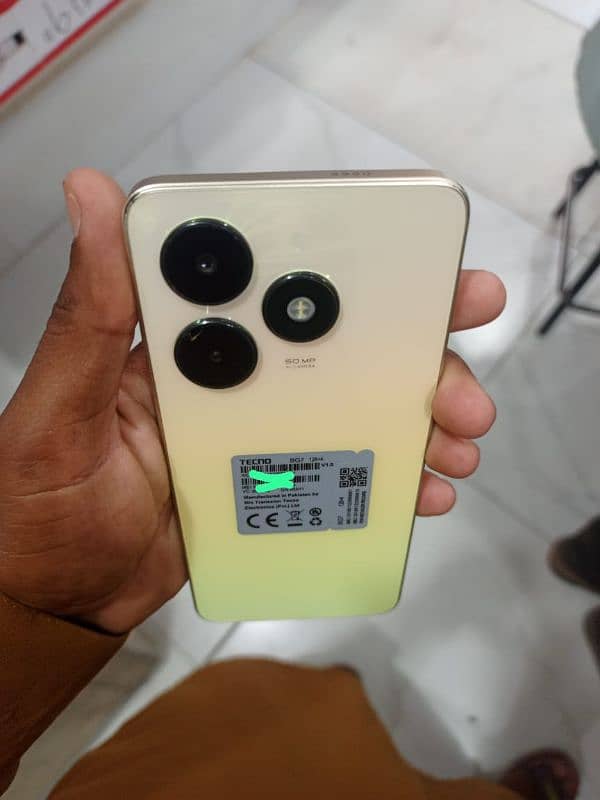 First Read Discruption Techno spark 20c 4/128 box charger 1