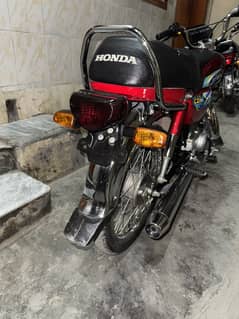 Urgent sell honda CD70 new bike
