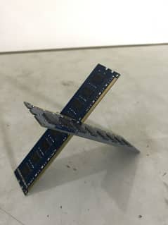 4GB x 2 DDR3 1600MHz RAM sticks