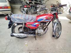 Honda 125 model 2022 Good condition KARACHI Number.