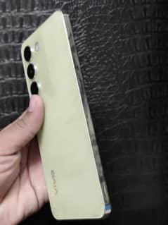 ViVo Y100