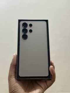 Samsung Galaxy S25 ultra up for sale just box open