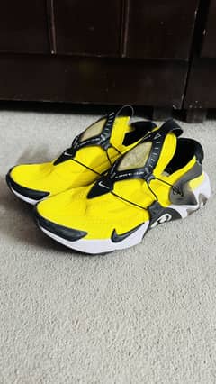Nike Adapt Huarache - size UK 7 (41)