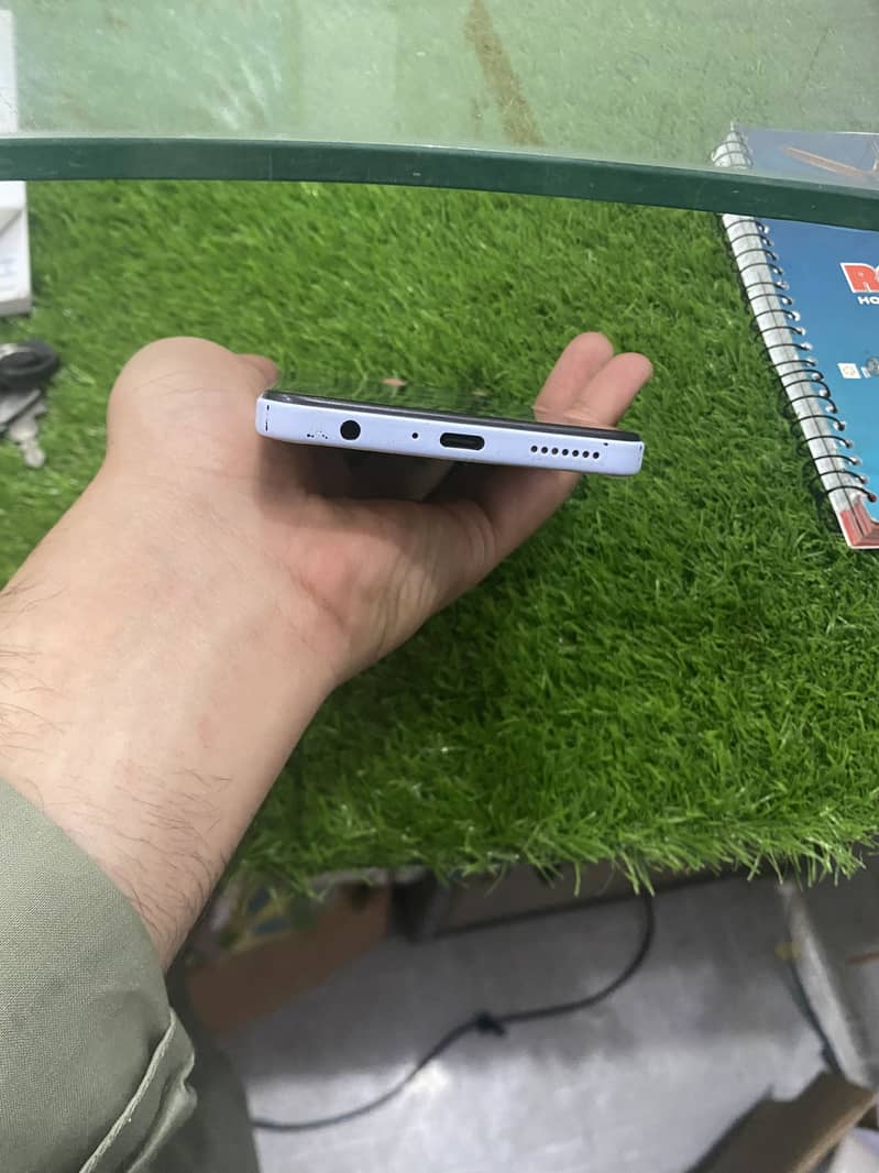 Techno camon 19 new condition 10/8.5 only back rough 4