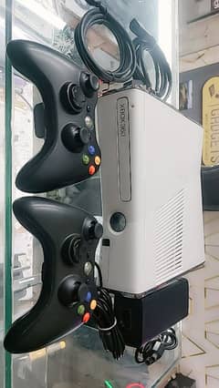 Xbox 360 white edition for sale.