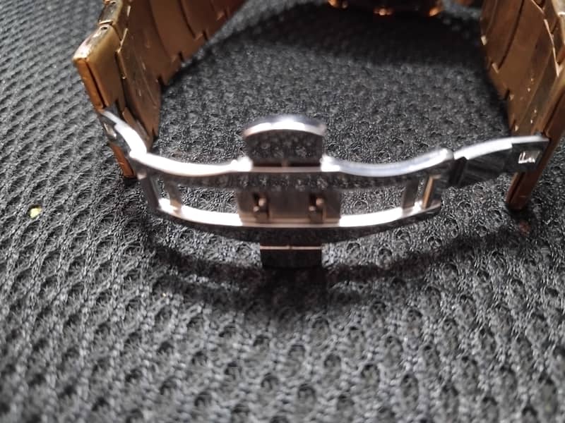 bulgari watch and it's stop watch and 10 by 10 condition no any defect 4