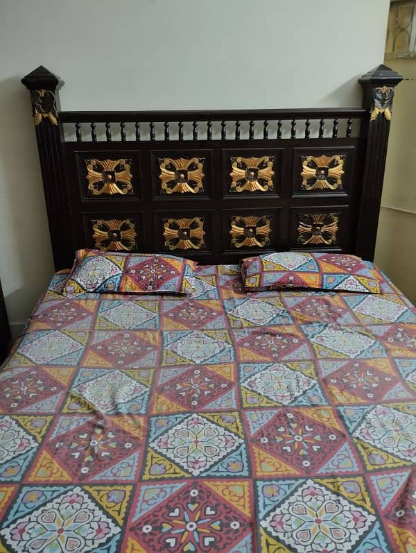 Double bed with dressing and side table 0