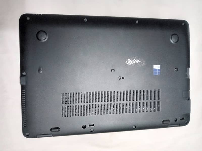 HP elitebook i7 7th generation 8,256 no graphics card installed. 5