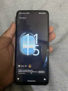 with box with charger small crack on screen baki phone lush condotion