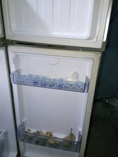 HRF 255 MODEL HAIER DOUBLE DOOR FRIDGE V GOOD CONDITION