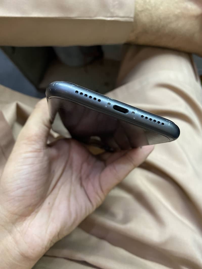 iPhone 11 Non PTA | 4 months sim working 4