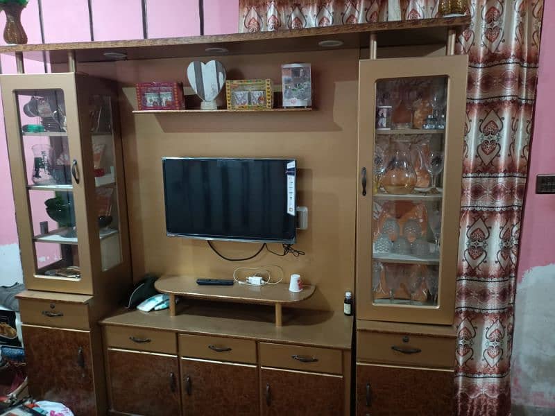showcase and lcd almari 1
