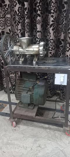 Qeema machine