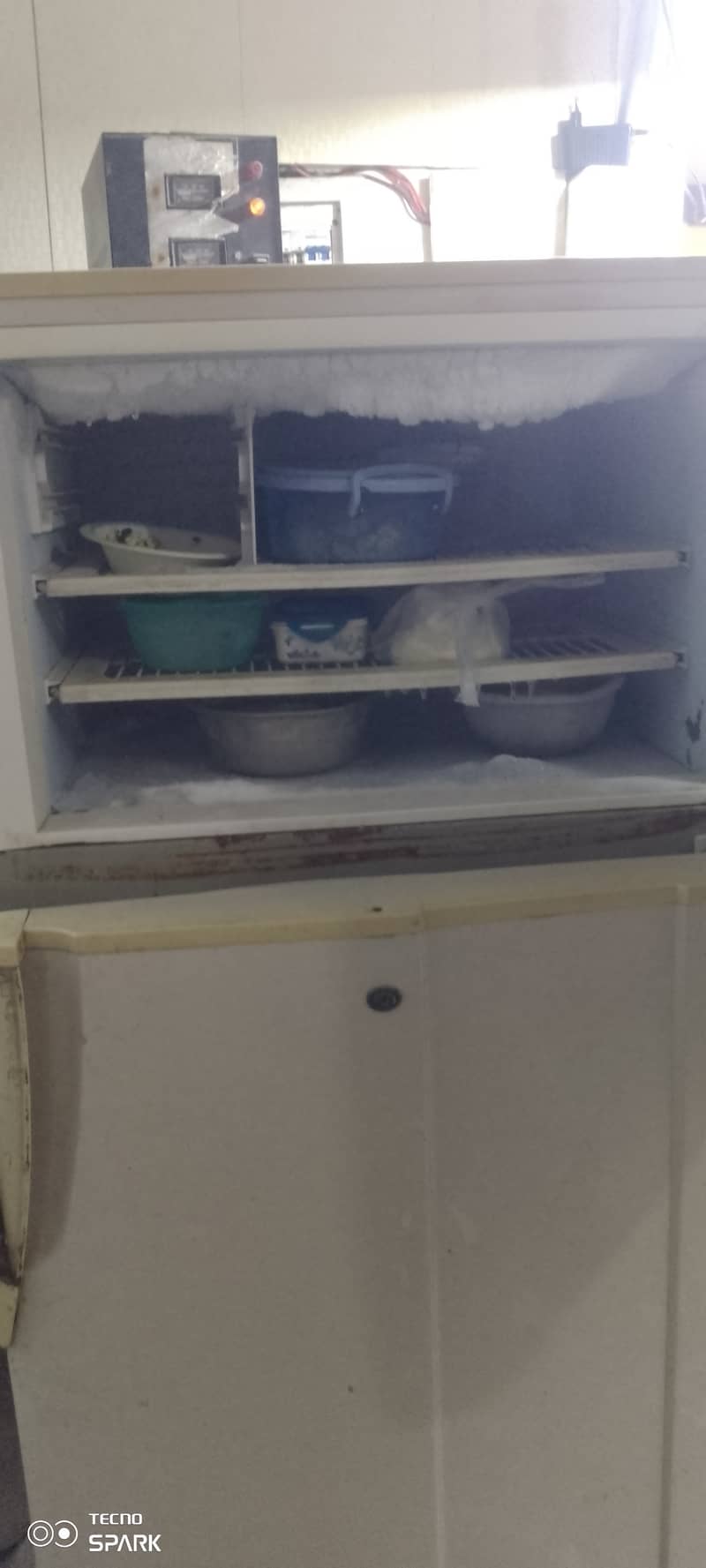 Full size fridge, working conditions perfect 6