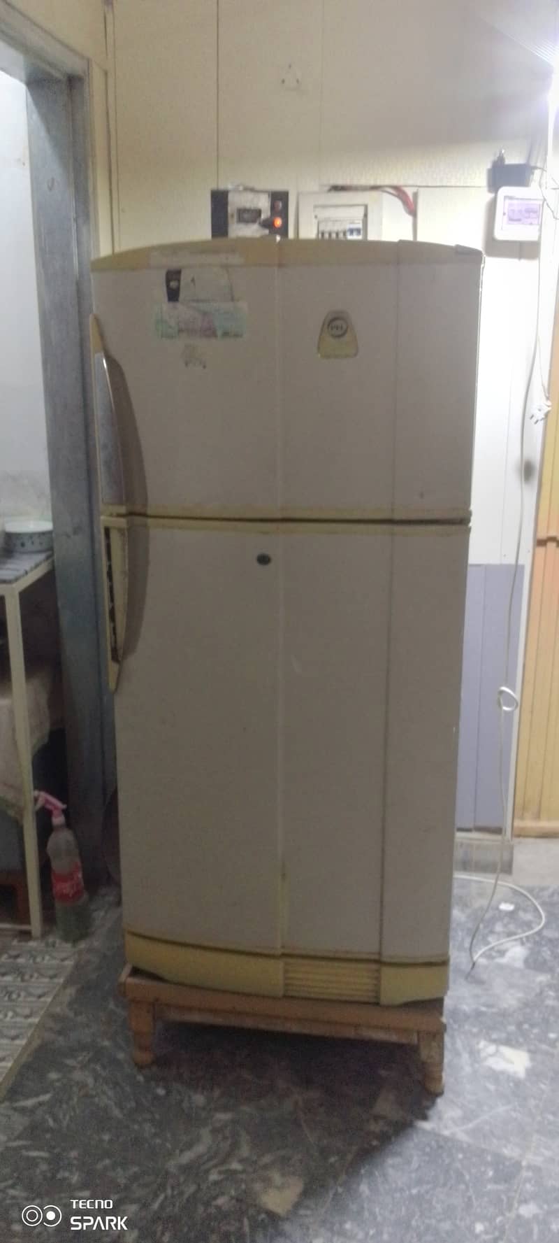 Full size fridge, working conditions perfect 7