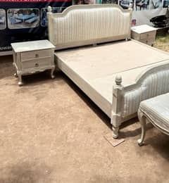 King Size bed with Sidetables