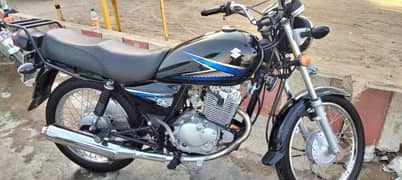 As new suzuki 150 just 11500 km running Immediate sell