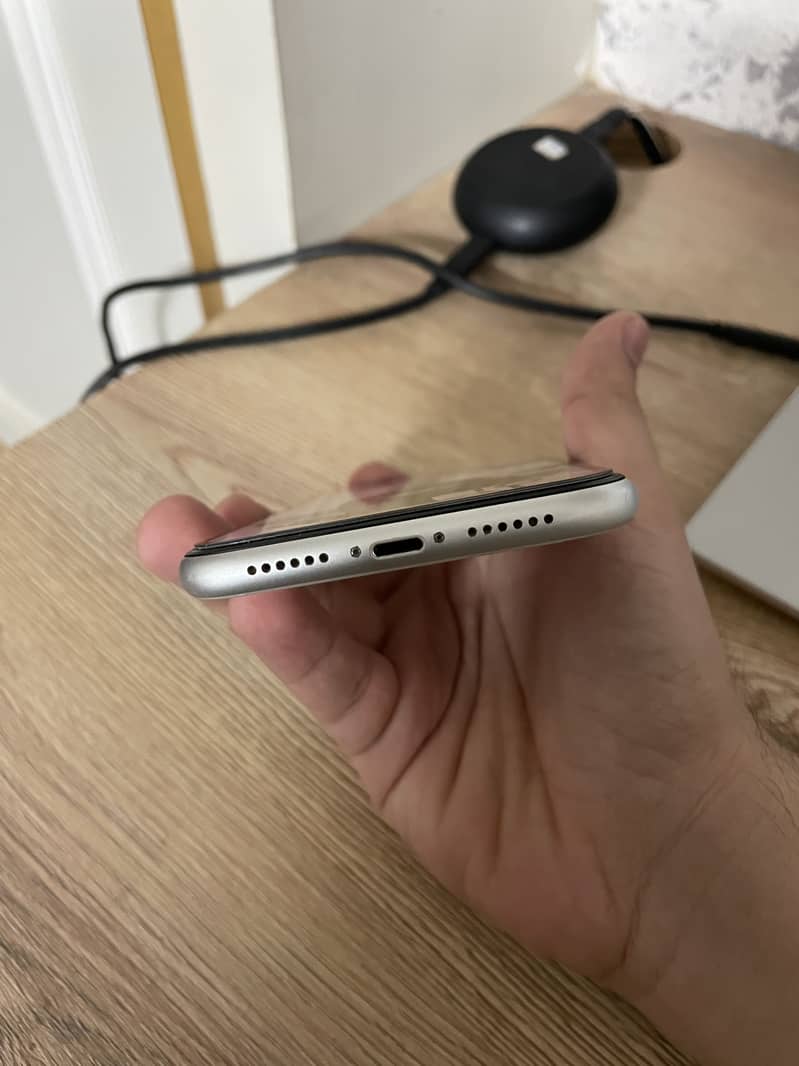 iPhone XR 128GB NON PTA FU 3