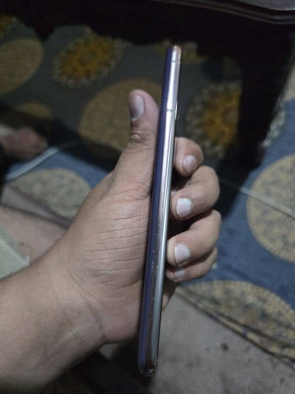s21 12/256 gb non pta but sim working dot and minor shade 3
