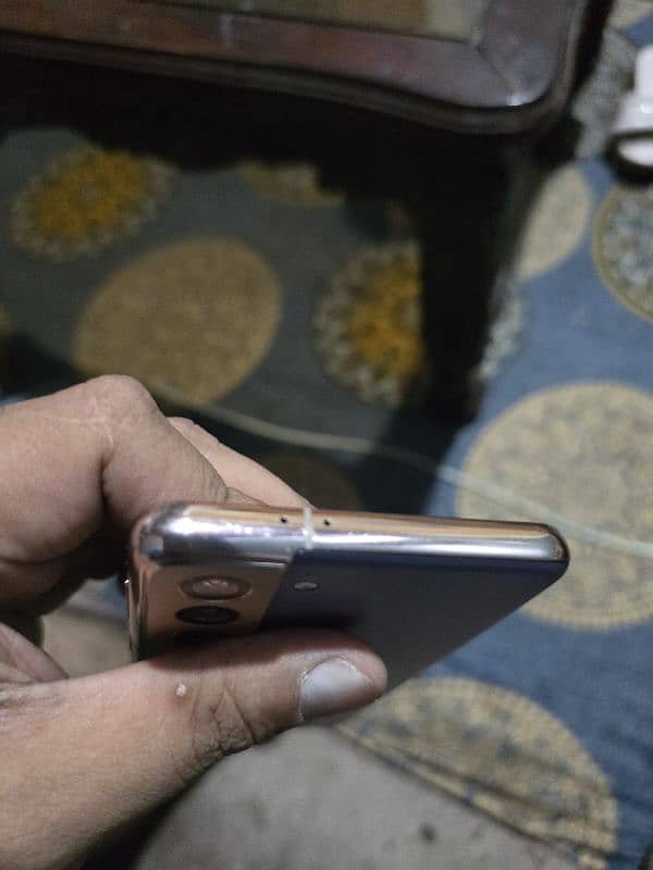 s21 12/256 gb non pta but sim working dot and minor shade 5