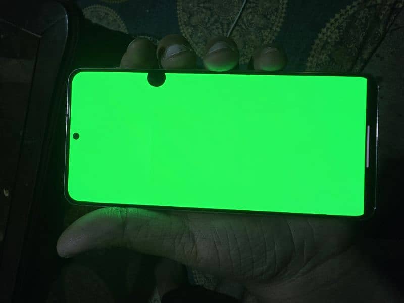 s21 12/256 gb non pta but sim working dot and minor shade 7