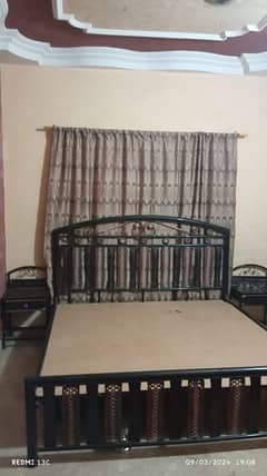 IRON KING SIZE BED WITHOUT MATTRESS WITH 2 SIDE TABLES GOOD CONDITION