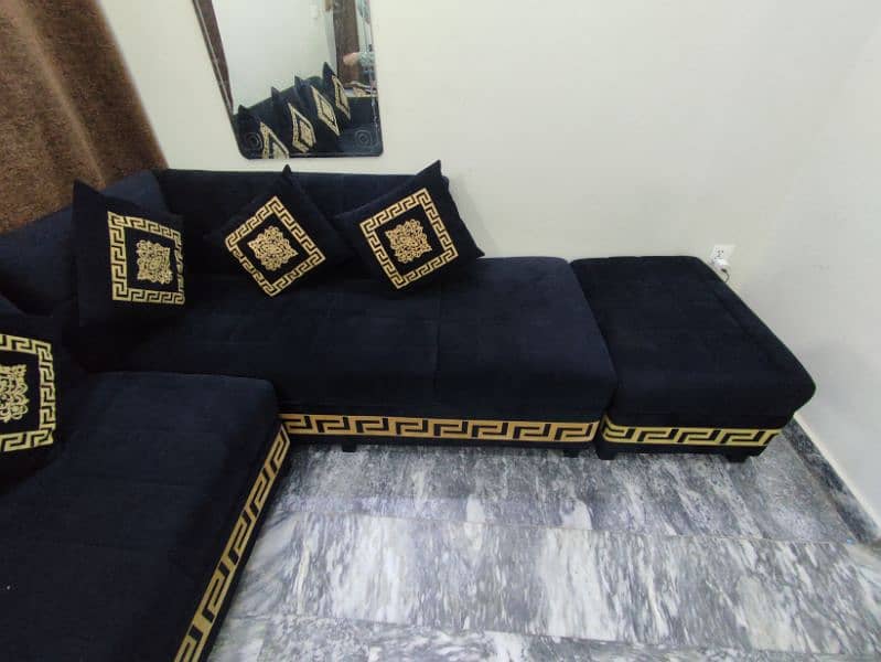 Almost new L shape sofa 4