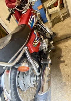 For Sale: Honda 125 Red – 2022, Like New Condition”