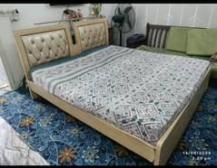BED +2 SIDE TABLES