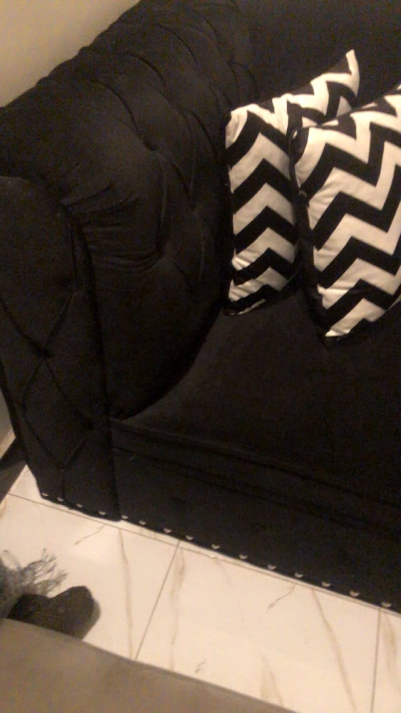 I am salling new L shape sofa 0