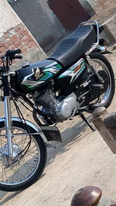 honda 125 _23 model condition 10 by 10 All ok no any falt
